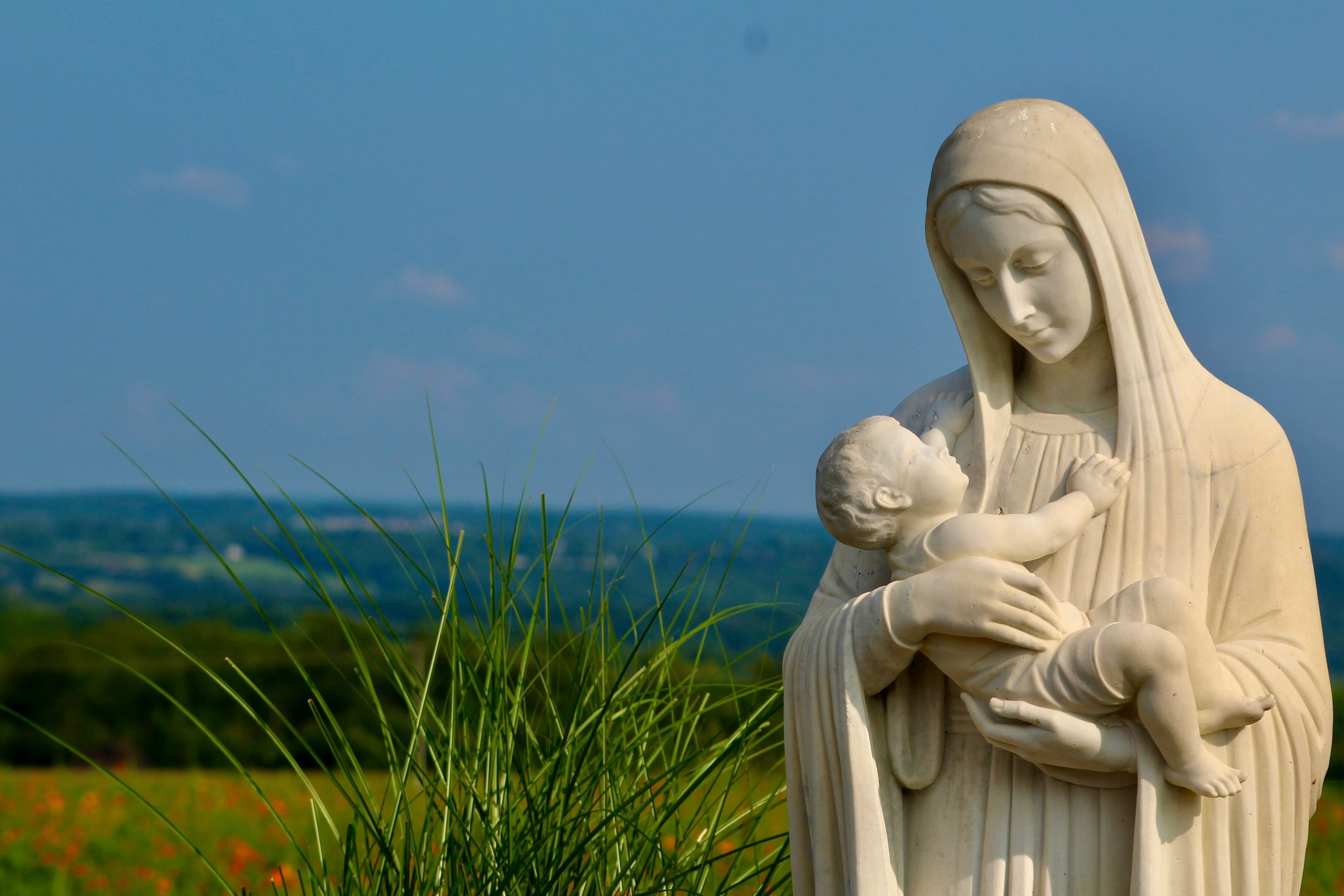 Mother Mary and Jesus jonathan dick osfs unsplash
