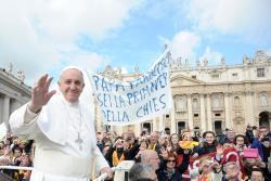 papa-francesco-saluto-post-udienza